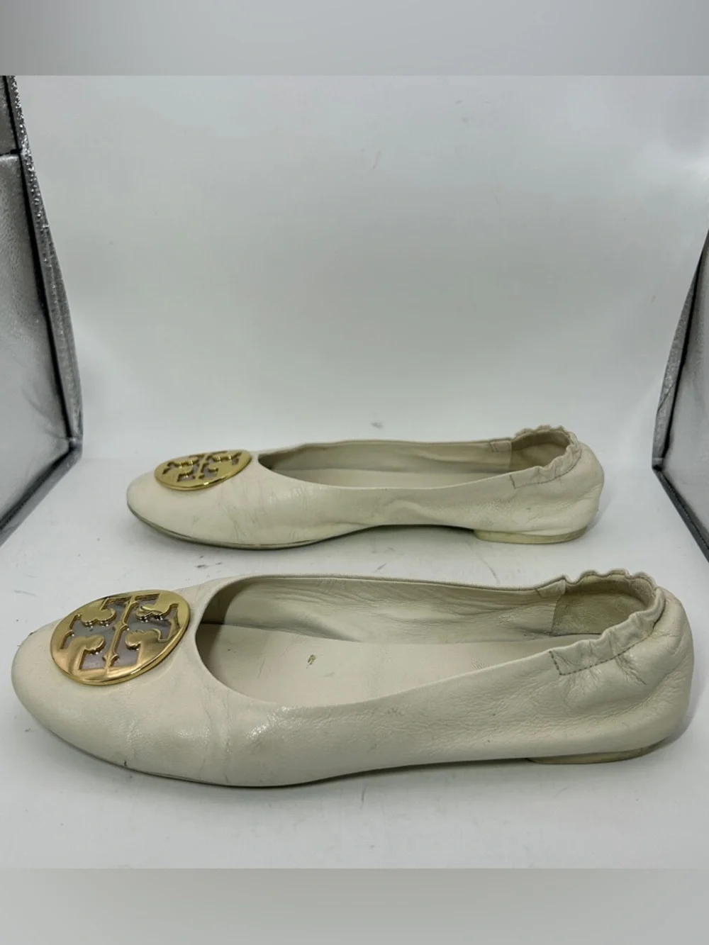 Tory Burch Reva Ballet Flats off white Leather Logo womans 8 gold silver shoes - Picture 3 of 11